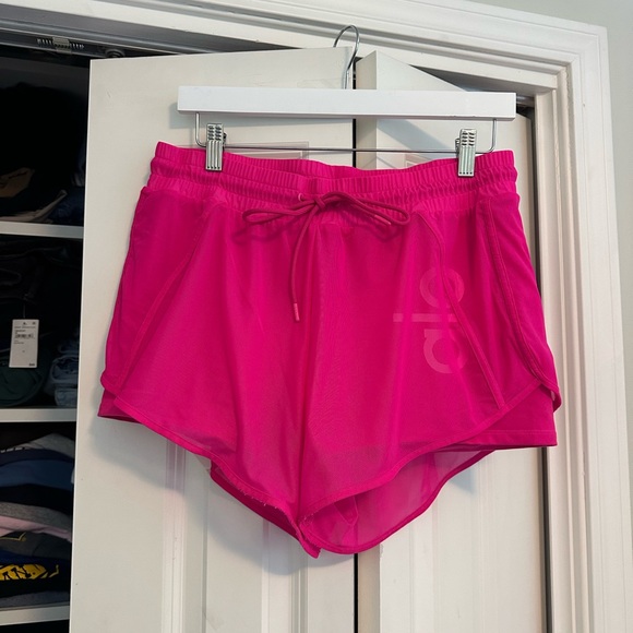 ALO Yoga Shorts - Picture 1 of 4